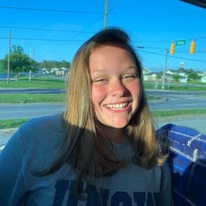 Meet your Posher, Camille